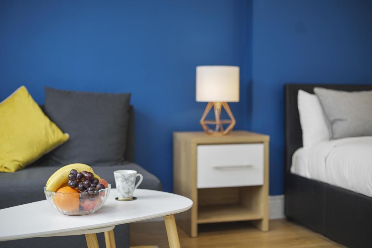 Studio Apartment By Homely Stays London Exterior photo